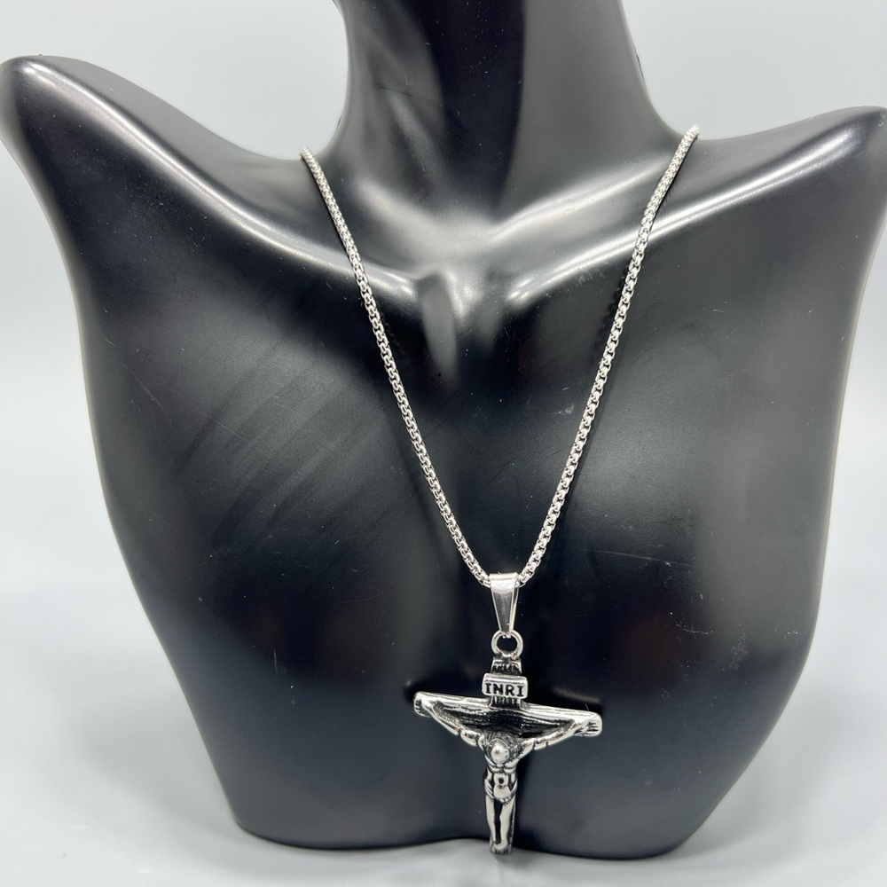 LEGACY FOR MEN BY SIMONE I. SMITH CRUCIFIX/CROSS 24" NECKLACE IN STAINLESS STEEL
